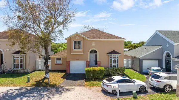 1199 SW 109th Lane, Davie, FL 33324