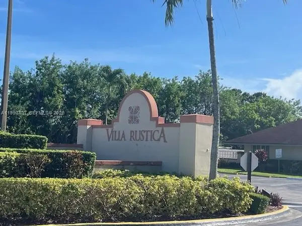 18820 NW 57th Avenue #204, Hialeah, FL 33015
