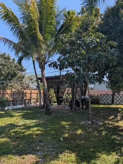 648 E 40th Street, Hialeah, FL 33013 - #2