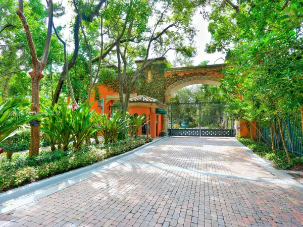 3471 Main Hwy 619 #619, Miami, FL 33133