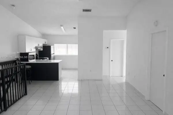 7891 W 29th Way #202, Hialeah, FL 33018