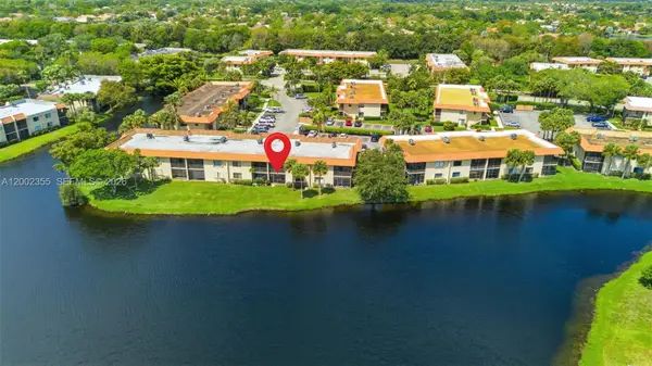 390 Lakeview Drive #102, Weston, FL 33326