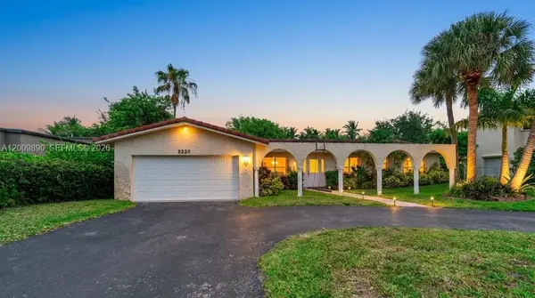 620 Lake Dasha Circle, Plantation, FL 33324