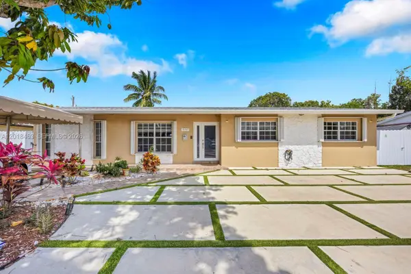 15725 SW 102nd Place, Miami, FL 33157