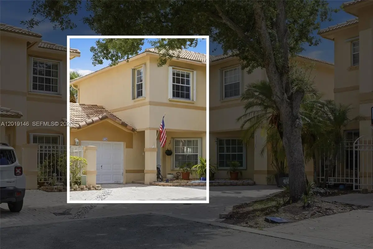 724 NW 170th Terrace, Pembroke Pines, FL 33028 - #1