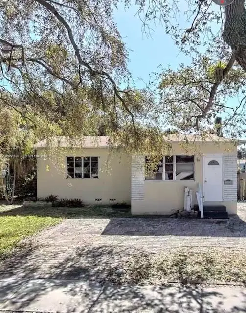 2458 Washington Street, Hollywood, FL 33020
