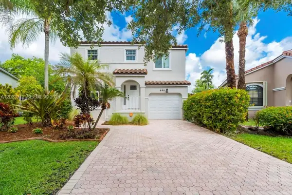 690 NW 159th Lane, Pembroke Pines, FL 33028