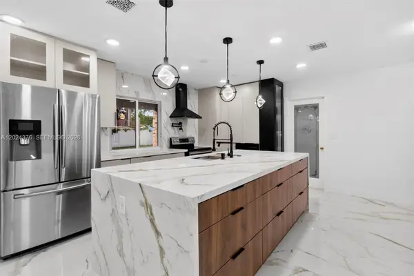 7220 NW 10th Place, Plantation, FL 33313