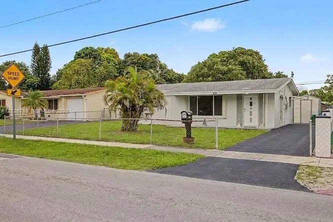 2000 N 58th Avenue, Hollywood, FL 33021 - #1