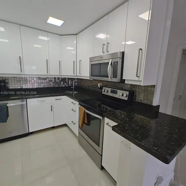 2750 NE 183rd Street #301, Aventura, FL 33160
