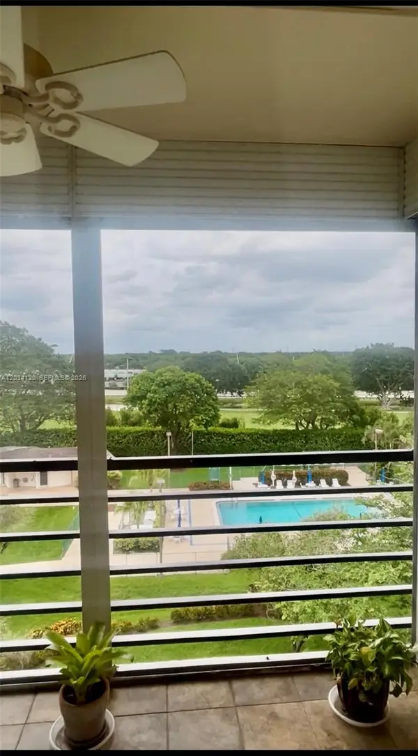 1300 Saint Charles Place #620, Pembroke Pines, FL 33026