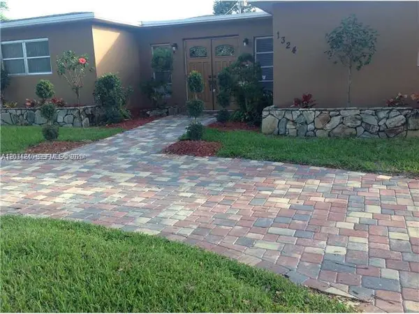 1324 Washington Street, Hollywood, FL 33019