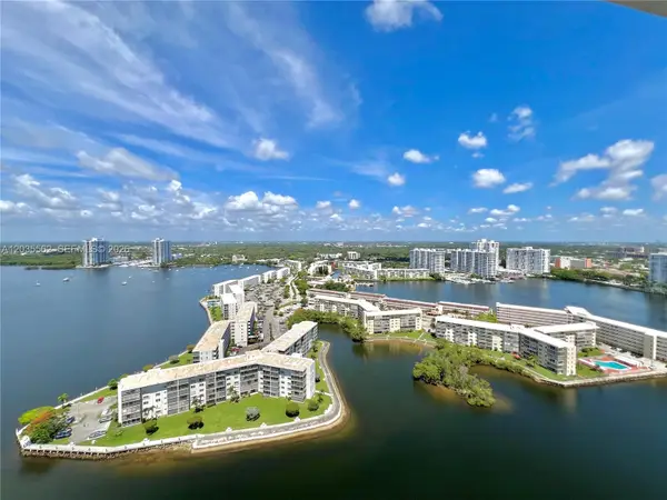 1000 W Island Boulevard #3010, Aventura, FL 33160
