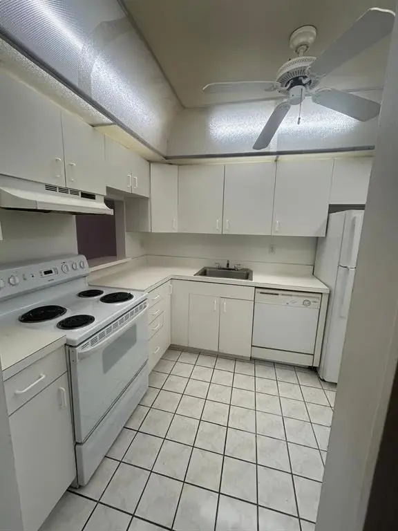 4334 NW 9th Avenue #9-2b, Deerfield Beach, FL 33064