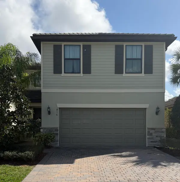 816 SE Villandry Way, Port St Lucie, FL 34984