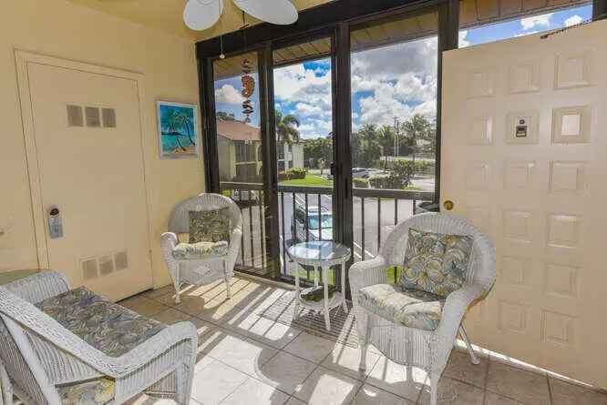 305 Knotty Pine Circle #D-2, Greenacres, FL 33463 - #3