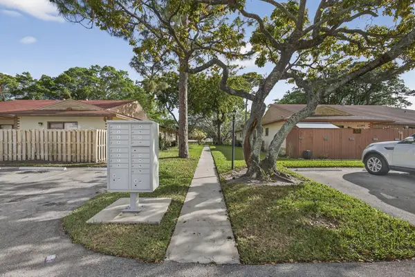 4296 Woodstock #D, West Palm Beach, FL 33409