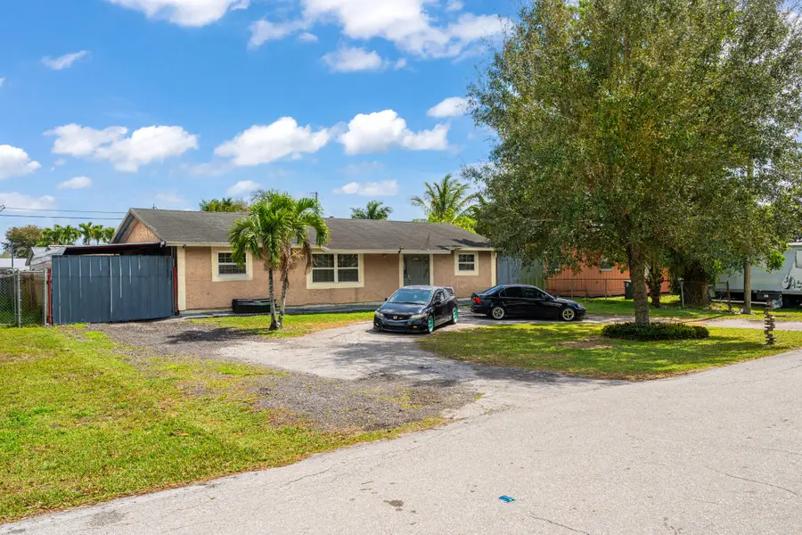 817 NE 20th Street, Belle Glade, FL 33430 - #2