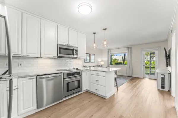 801 NE 18th #Apt 111, Fort Lauderdale, FL 33305