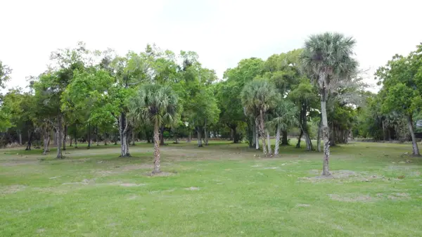 5555 23rd Street Sw, Vero Beach, FL 32968