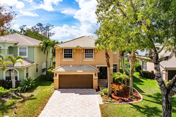 2015 Reston Circle, Royal Palm Beach, FL 33411