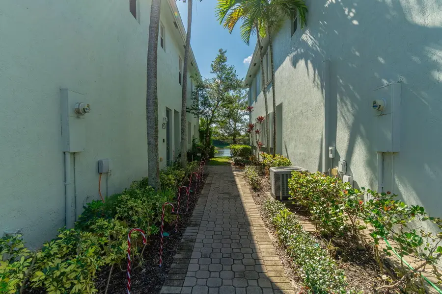 3149 Laurel Ridge Circle, Riviera Beach, FL 33404 - #3