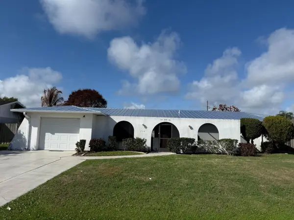 434 SE Sunnydale Lane, Port St Lucie, FL 34983