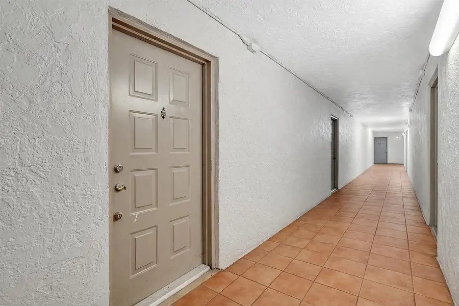 711 N Pine Island Rd Road #Apt 210, Plantation, FL 33324 - #3