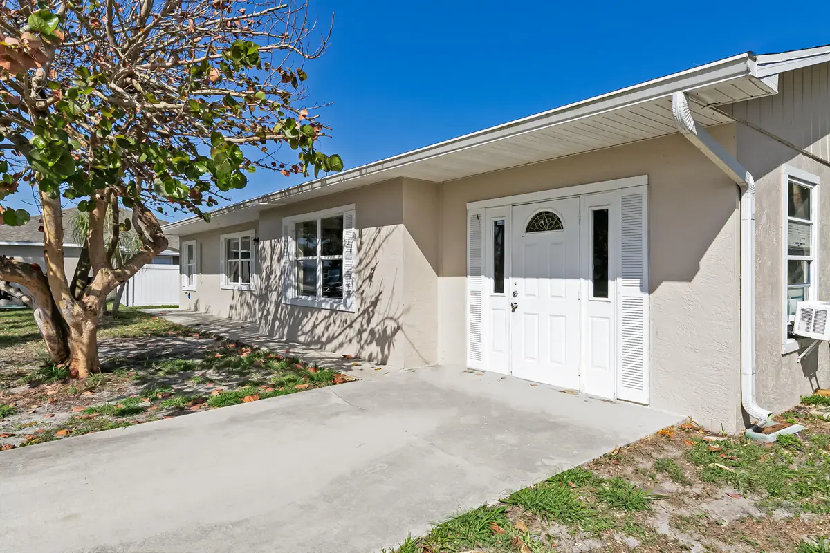 1107 SW Ithaca Street, Port Saint Lucie, FL 34983 - #1