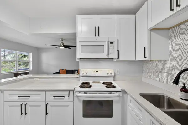 155 Windsor G, West Palm Beach, FL 33417