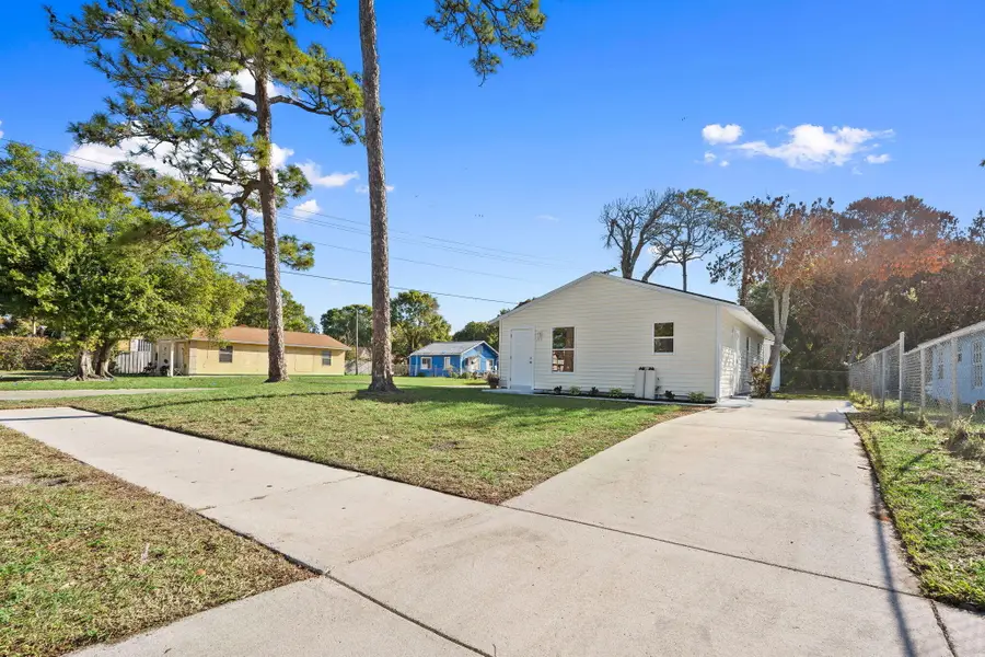 210 N 22nd Street, Fort Pierce, FL 34950 - #2