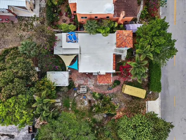 418 E Lakewood Road, West Palm Beach, FL 33405