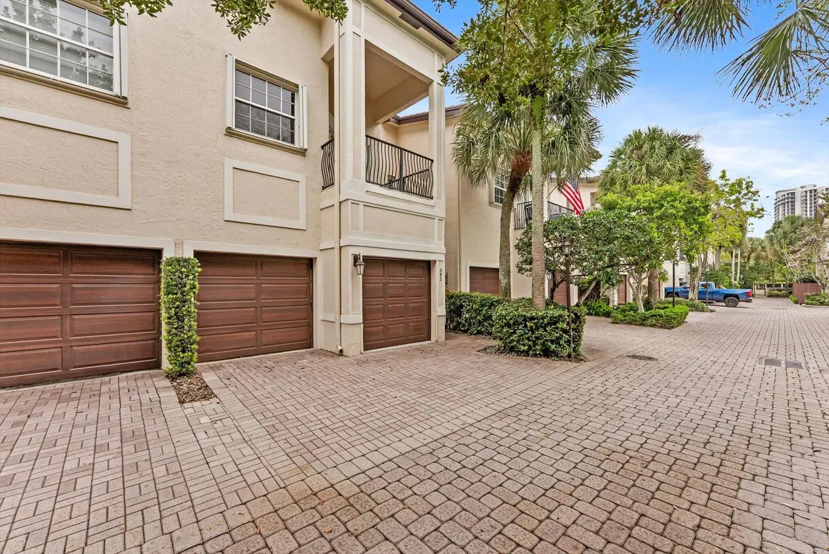 352 NE 7th Avenue, Fort Lauderdale, FL 33301 - #1