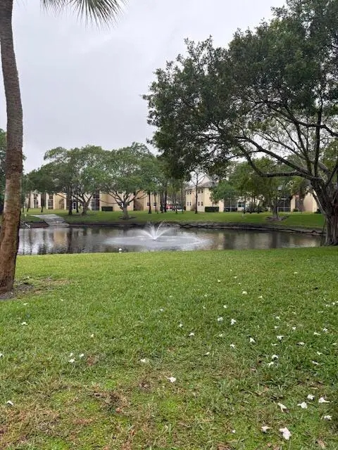 800 Cypress Park Way #I1, Deerfield Beach, FL 33064