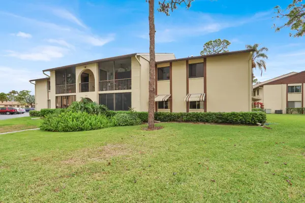 338 Knotty Pine Circle #D1, Greenacres, FL 33463