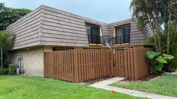 882 Springdale Circle #88-b, Palm Springs, FL 33461