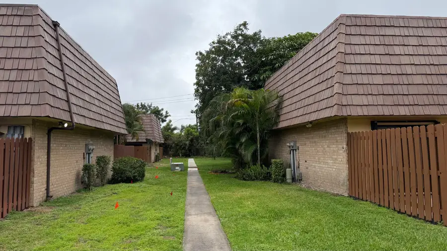 882 Springdale Circle #88-b, Palm Springs, FL 33461 - #2