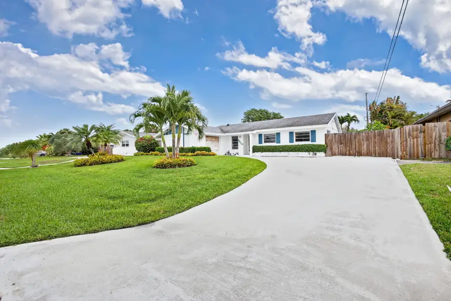 9820 Daisy Avenue, Palm Beach Gardens, FL 33410 - #2