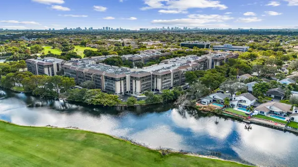 2802 N 46th Avenue #B513, Hollywood, FL 33021