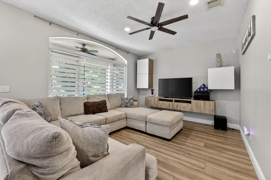 1776 NW 78th Avenue, Pembroke Pines, FL 33024 - #3