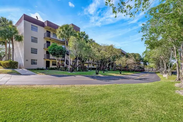 3301 NW 47th Terrace #Unit 403, Lauderdale Lakes, FL 33319