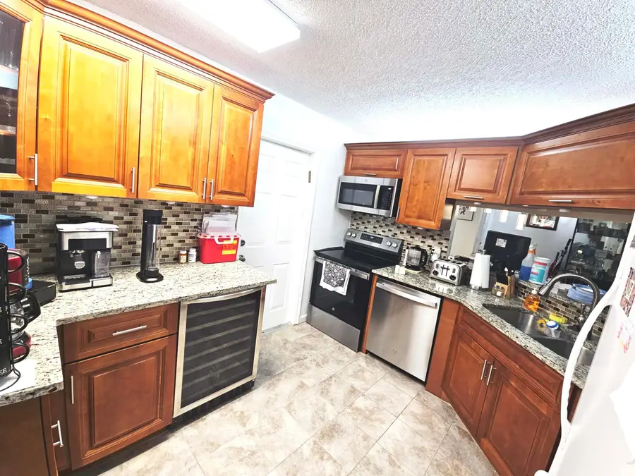 16 Va De Casas Sur #103, Boynton Beach, FL 33426 - #3