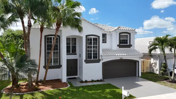 10372 SW 9th Lane, Pembroke Pines, FL 33025