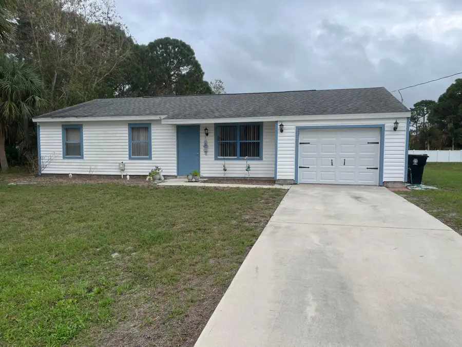2122 SE Heathwood Circle, Port Saint Lucie, FL 34952 - #2