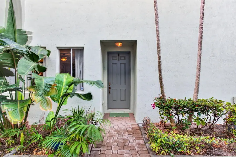 3167 Laurel Ridge Circle, Riviera Beach, FL 33404 - #2