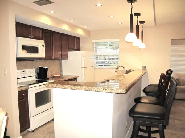 1315 SE High Point Way Way Se #B, Delray Beach, FL 33445