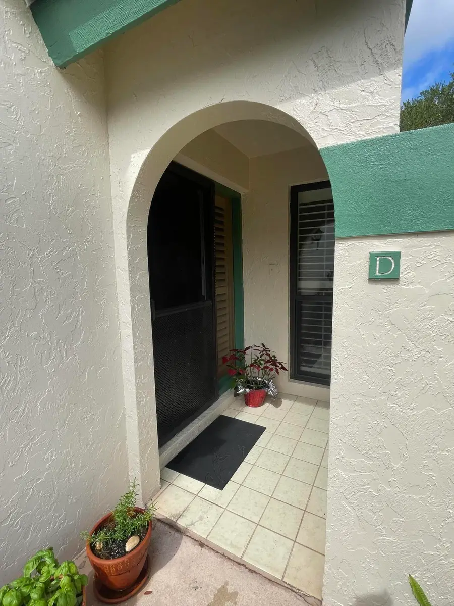 24 Lexington Lane W #D 24, Palm Beach Gardens, FL 33418 - #3