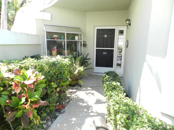 9198 Heathridge Drive, West Palm Beach, FL 33411