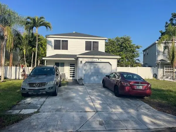 4675 Lakeside Circle, West Palm Beach, FL 33417