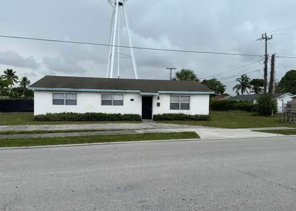 5713 Candlewood Street, Mangonia Park, FL 33407